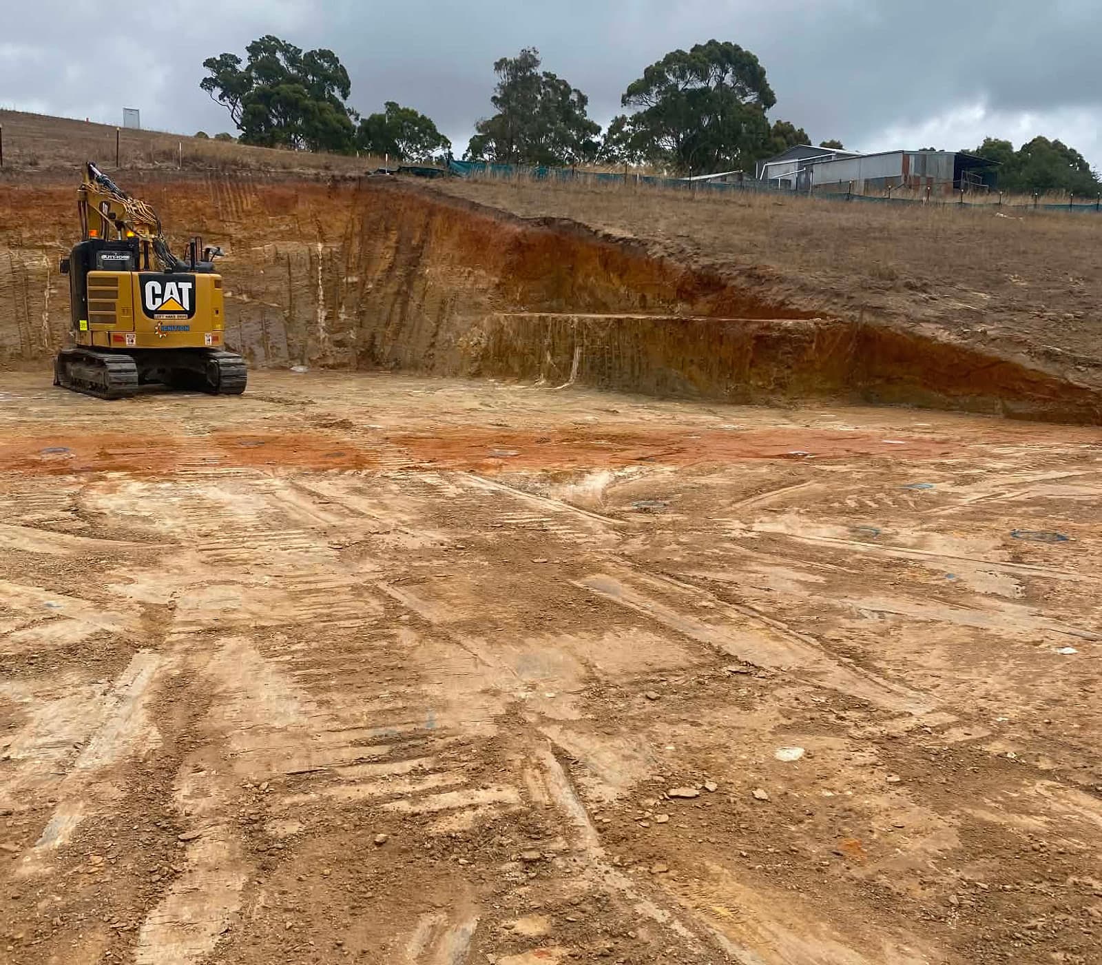 Excavator cutting a site to level